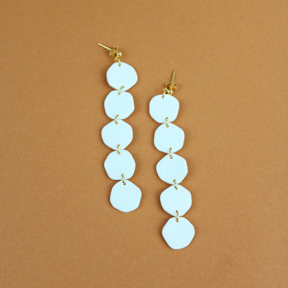 Petals – lange Statement Ohrringe – cremeweiß - Atelier Anda