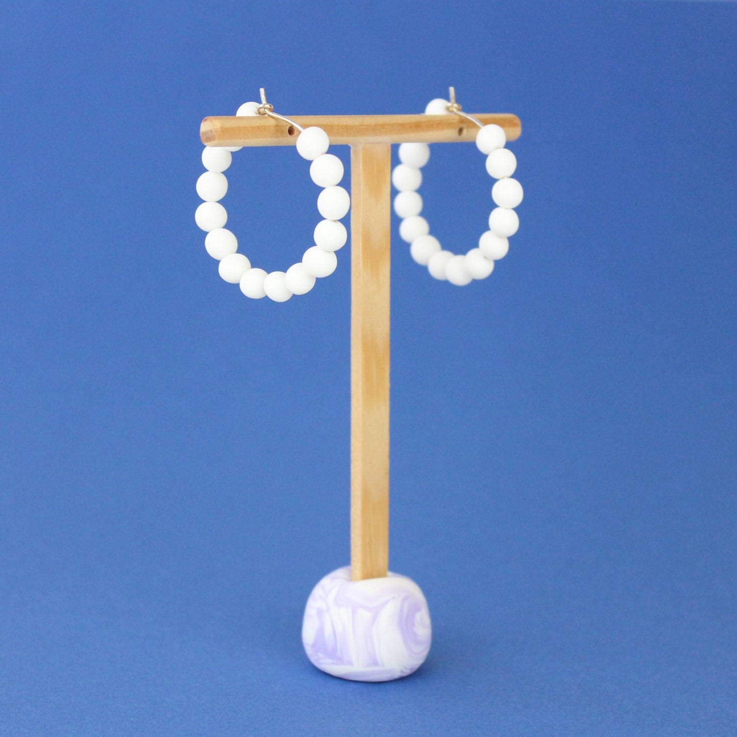 Creolen mit weißen Perlen - große Version