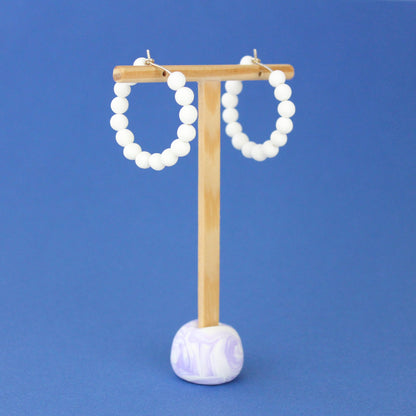 Creolen mit weißen Perlen - große Version