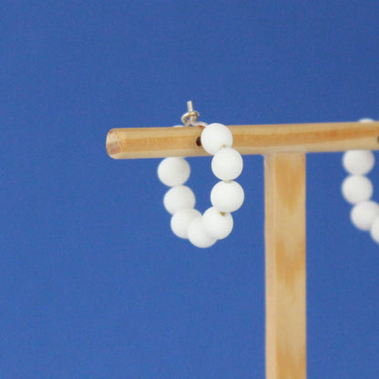 Creolen mit weißen Perlen - kleine Version